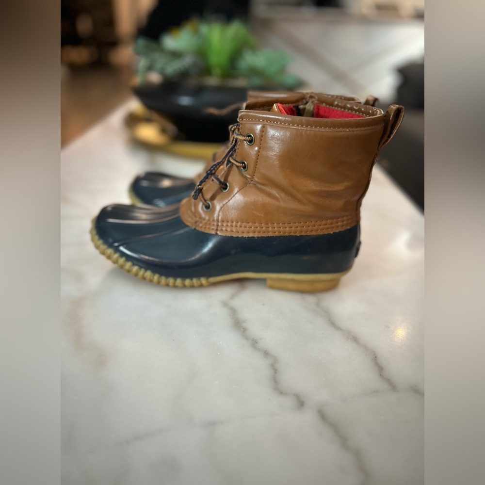 Aquatherm dark blue and Tan lined boots size 8